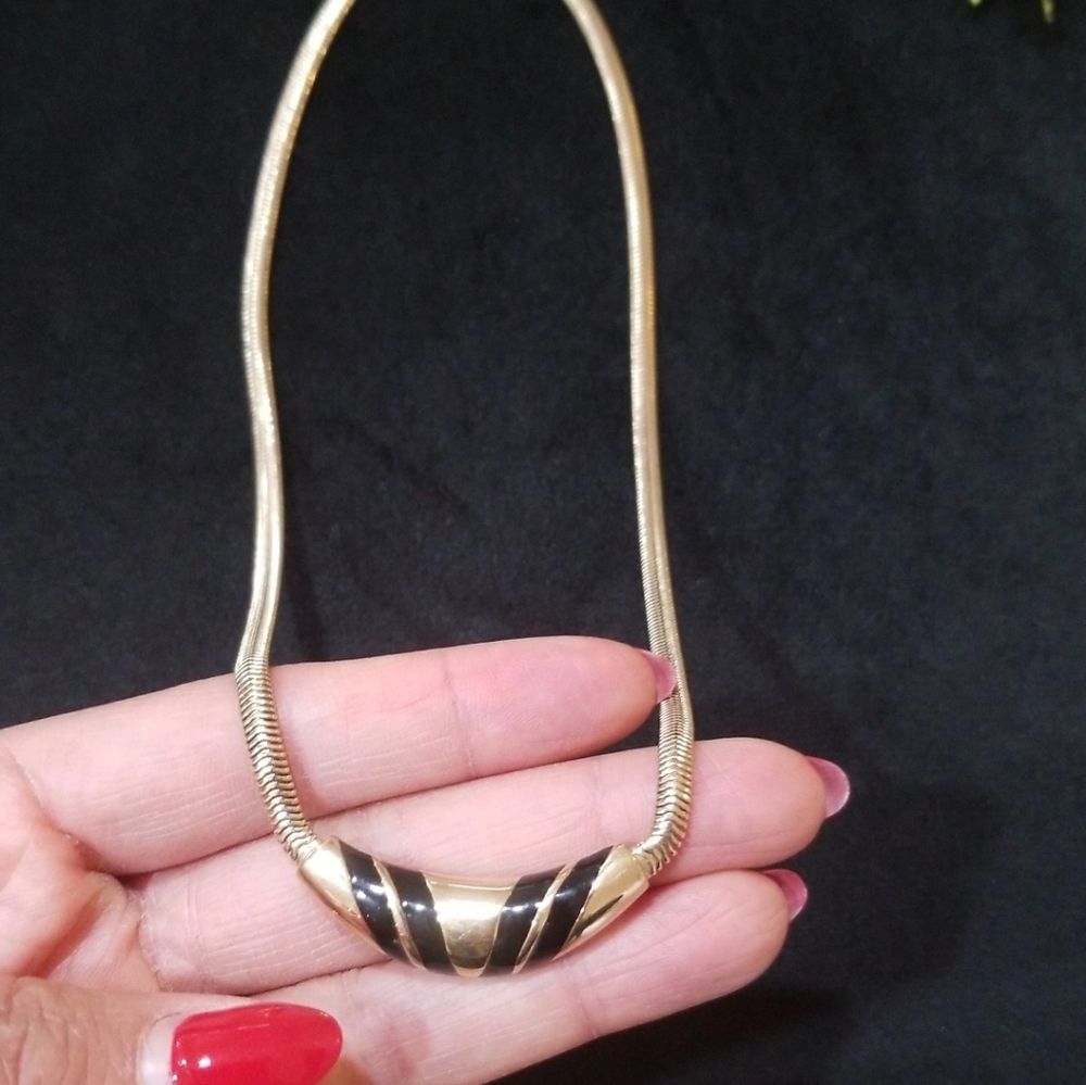 Avon Vintage Gold Tone Necklace With Black Accent Pendant....
